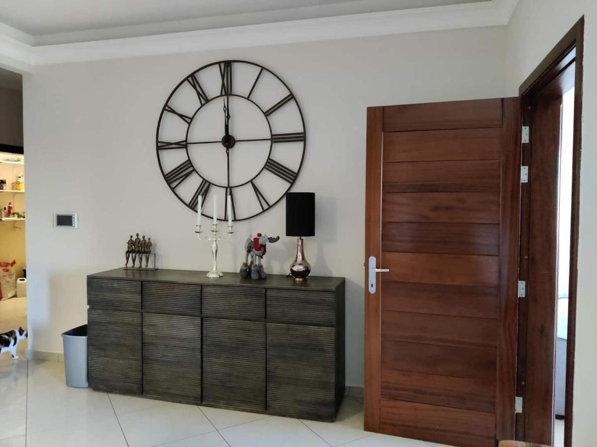 خليج سانت بول Cosy Designer Finished Apartment With Unobstructed Views المظهر الخارجي الصورة