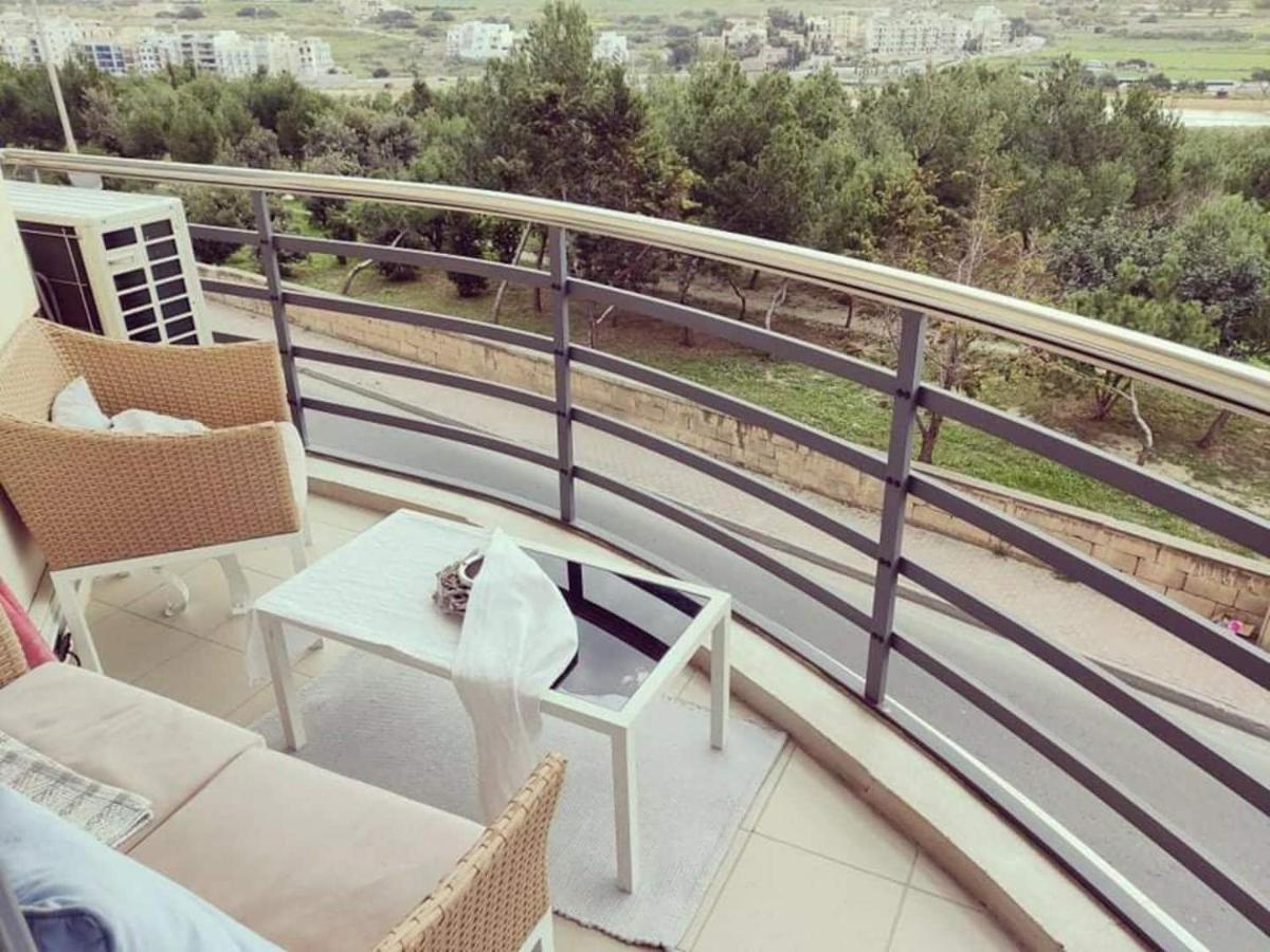 خليج سانت بول Cosy Designer Finished Apartment With Unobstructed Views المظهر الخارجي الصورة